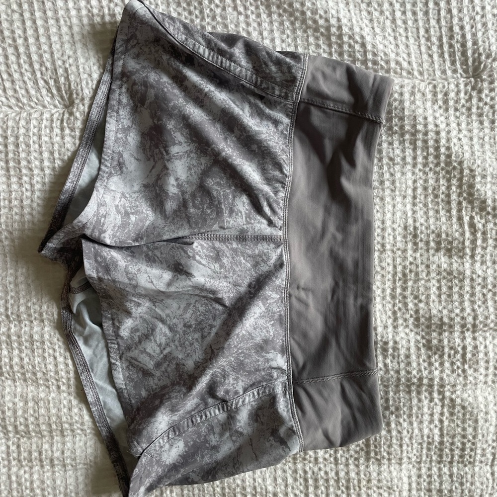 Lululemon speed up shorts 2.5”